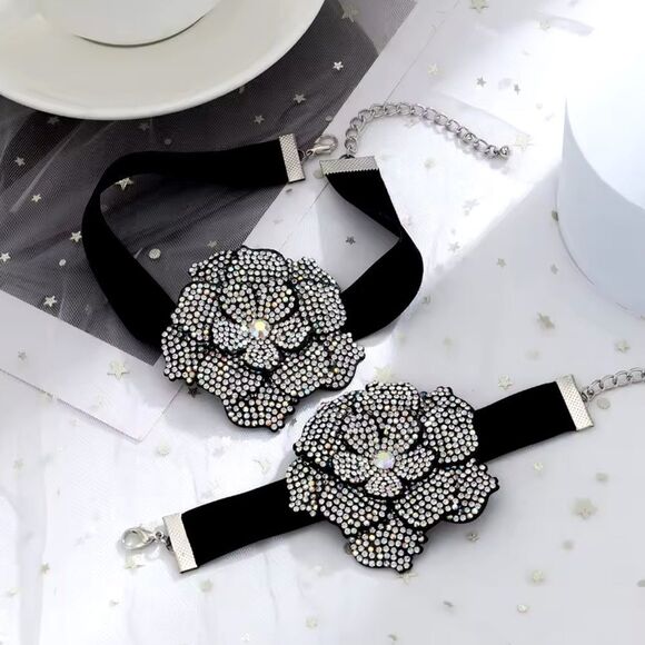 Rhinestone Floral Chocker Necklace - Picture 7 of 13